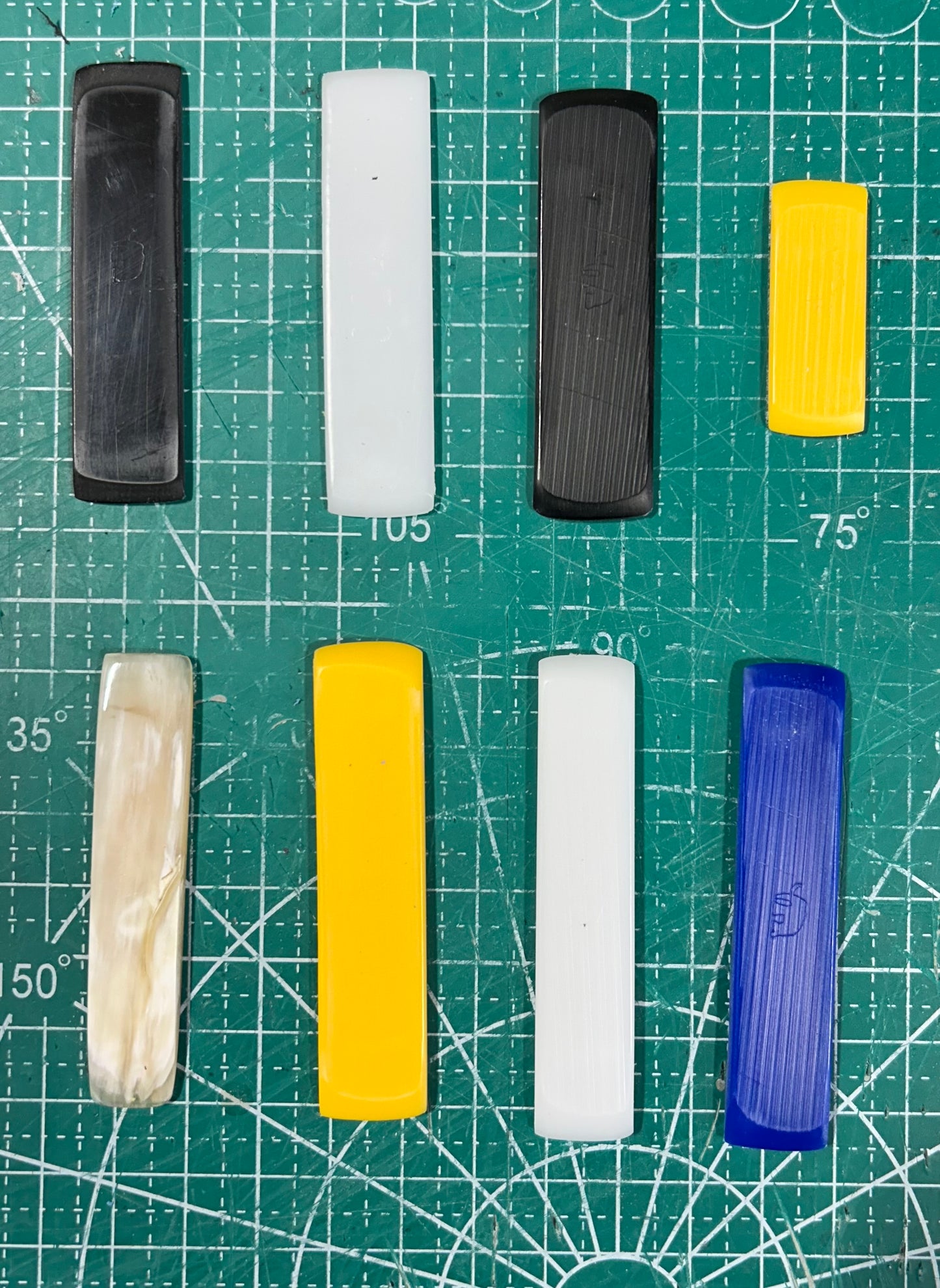 Šaka trzalica / Bulk picks