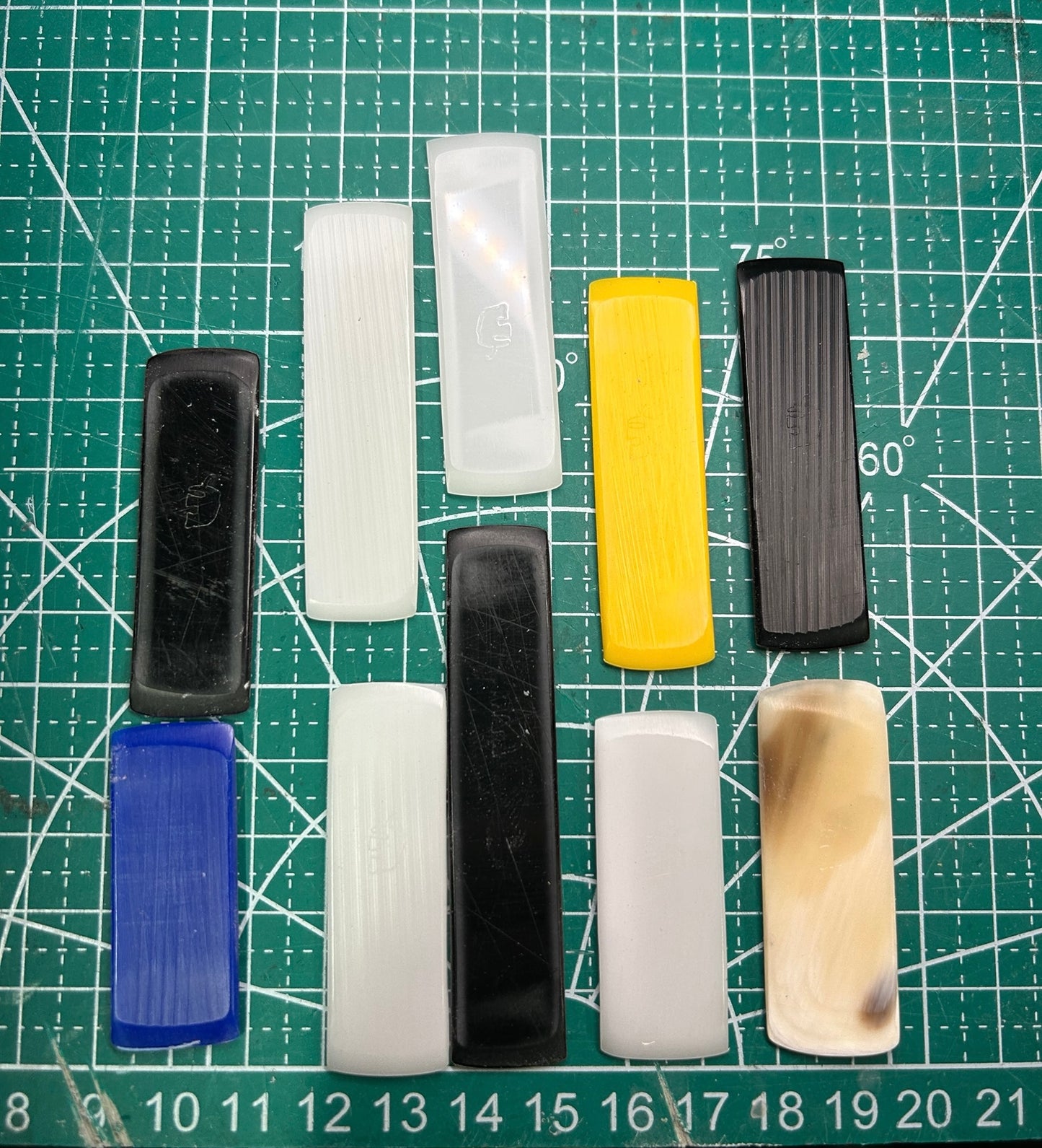 Šaka trzalica / Bulk picks